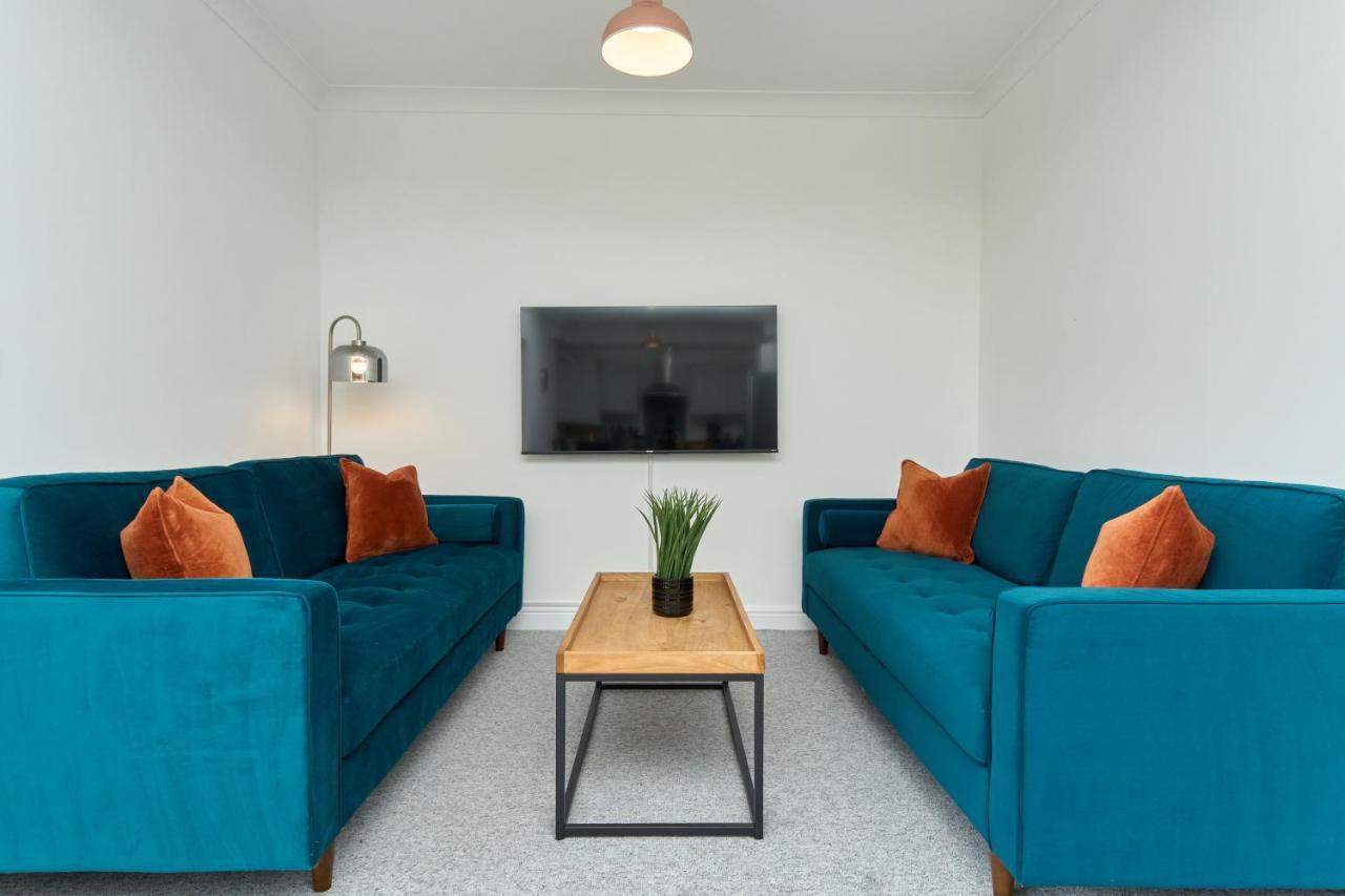Beautiful 3 Bed Apartment In Bonchurch - Nr Ventnor - Large Outside Terrace & Parking - Dog Friendly - The Perfect Choice For Couples, Friends, Families - 5 Mins To Beach Esterno foto