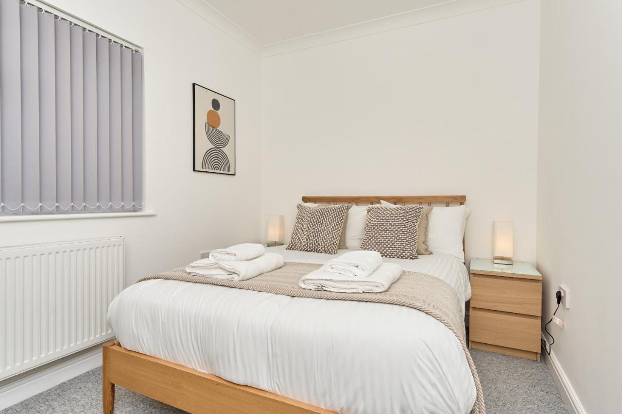 Beautiful 3 Bed Apartment In Bonchurch - Nr Ventnor - Large Outside Terrace & Parking - Dog Friendly - The Perfect Choice For Couples, Friends, Families - 5 Mins To Beach Esterno foto