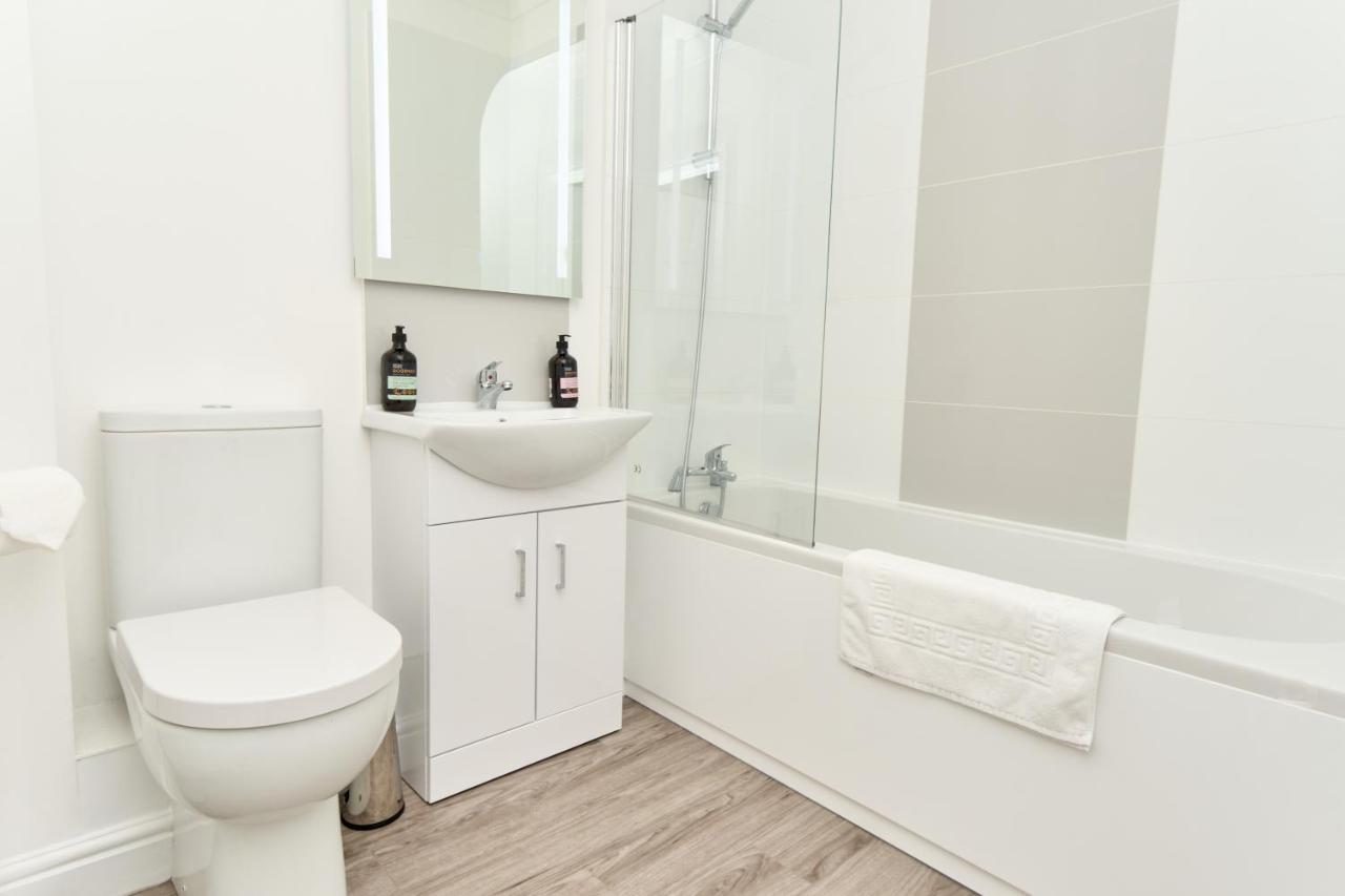 Beautiful 3 Bed Apartment In Bonchurch - Nr Ventnor - Large Outside Terrace & Parking - Dog Friendly - The Perfect Choice For Couples, Friends, Families - 5 Mins To Beach Esterno foto