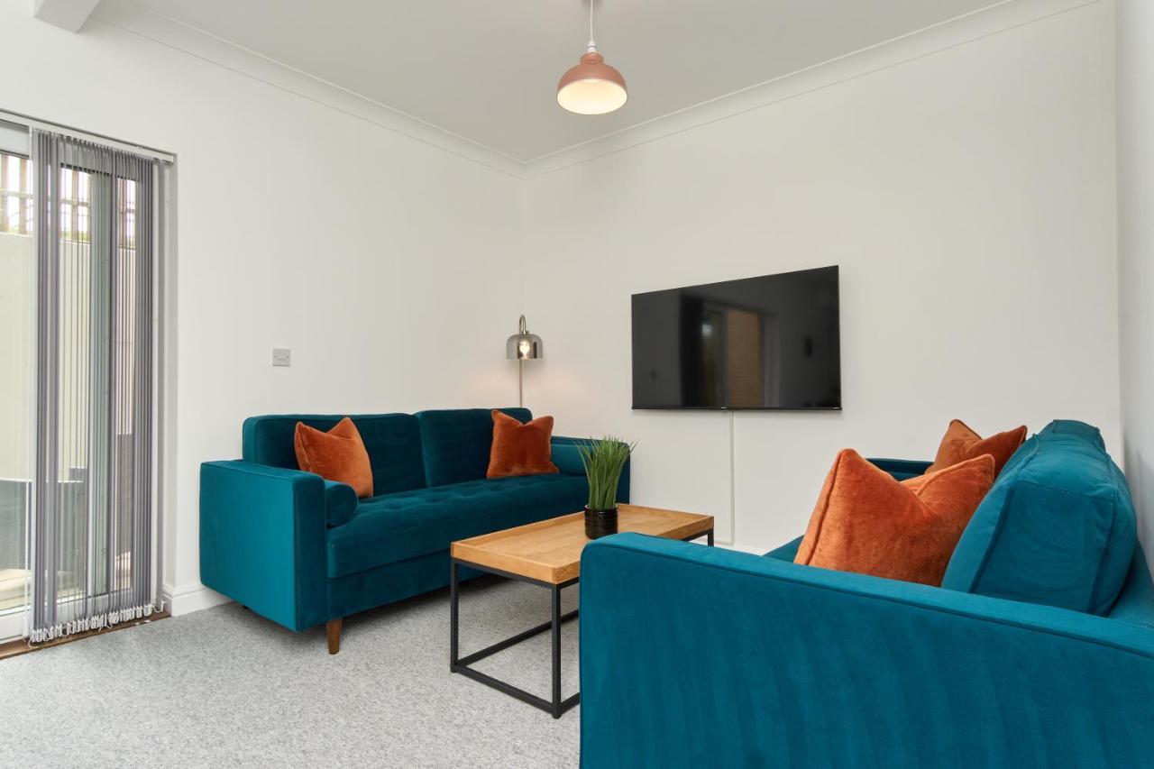 Beautiful 3 Bed Apartment In Bonchurch - Nr Ventnor - Large Outside Terrace & Parking - Dog Friendly - The Perfect Choice For Couples, Friends, Families - 5 Mins To Beach Esterno foto