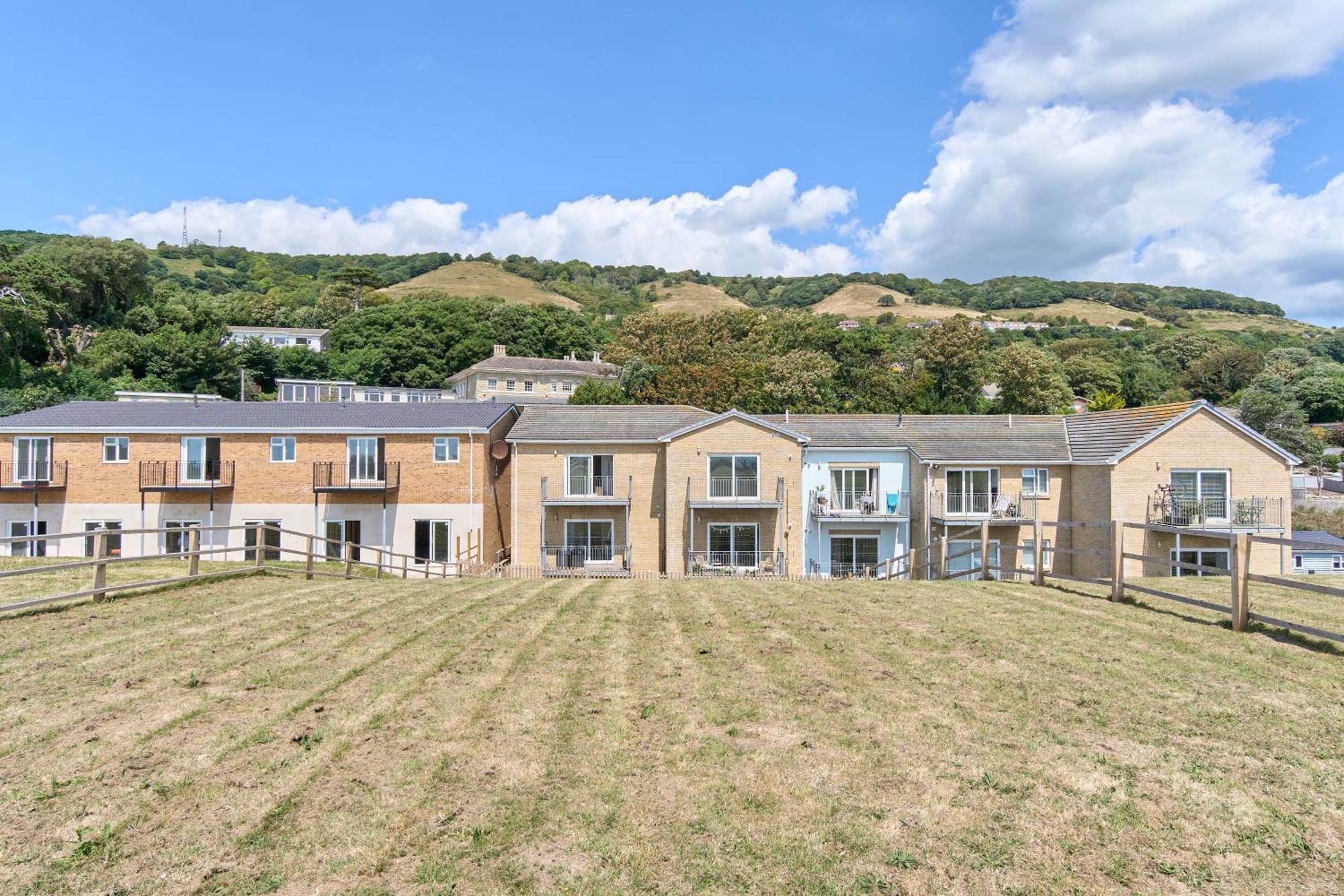 Beautiful 3 Bed Apartment In Bonchurch - Nr Ventnor - Large Outside Terrace & Parking - Dog Friendly - The Perfect Choice For Couples, Friends, Families - 5 Mins To Beach Esterno foto