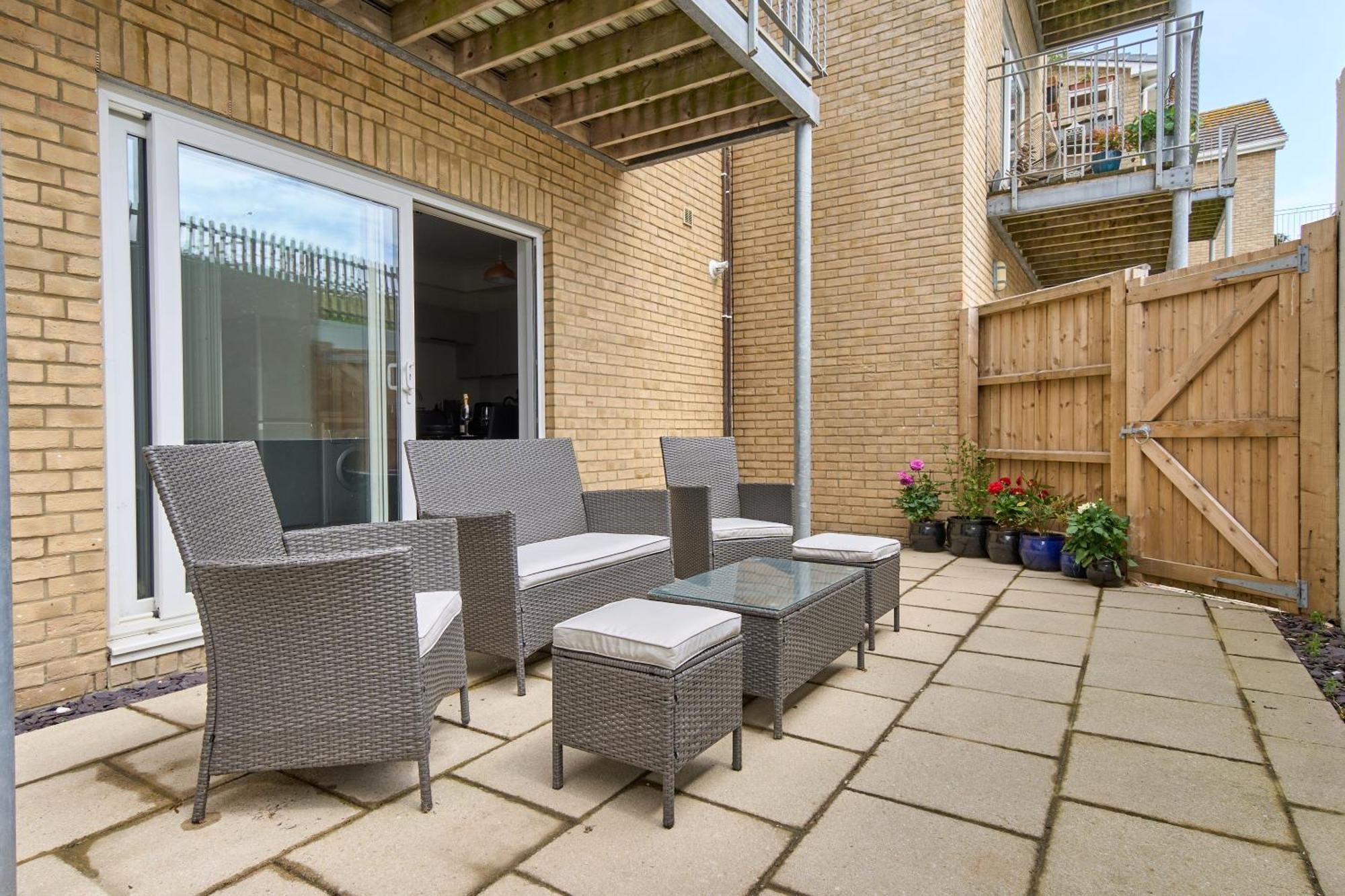Beautiful 3 Bed Apartment In Bonchurch - Nr Ventnor - Large Outside Terrace & Parking - Dog Friendly - The Perfect Choice For Couples, Friends, Families - 5 Mins To Beach Esterno foto